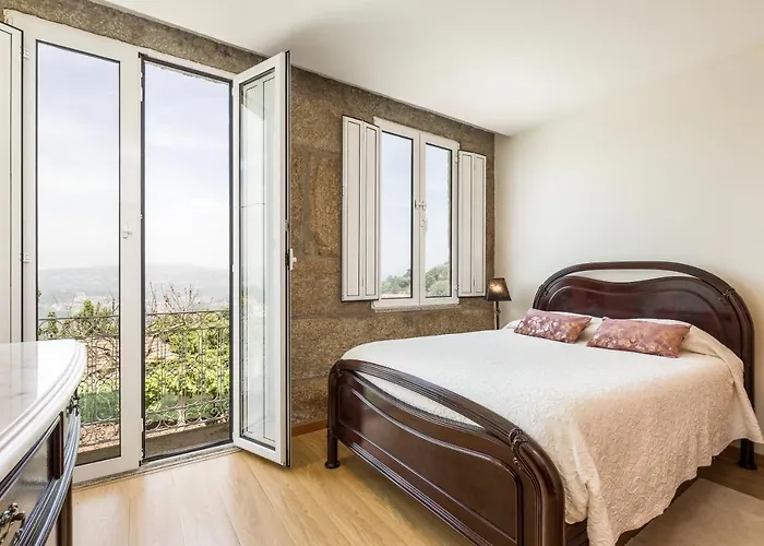 Casa De Ferreira * Cinfães